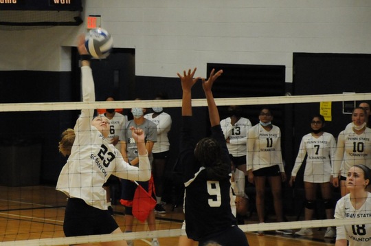 Freshman middle hitter Brianna Smith recorded 7 kills against Penn State Wilkes Barre this Saturday.